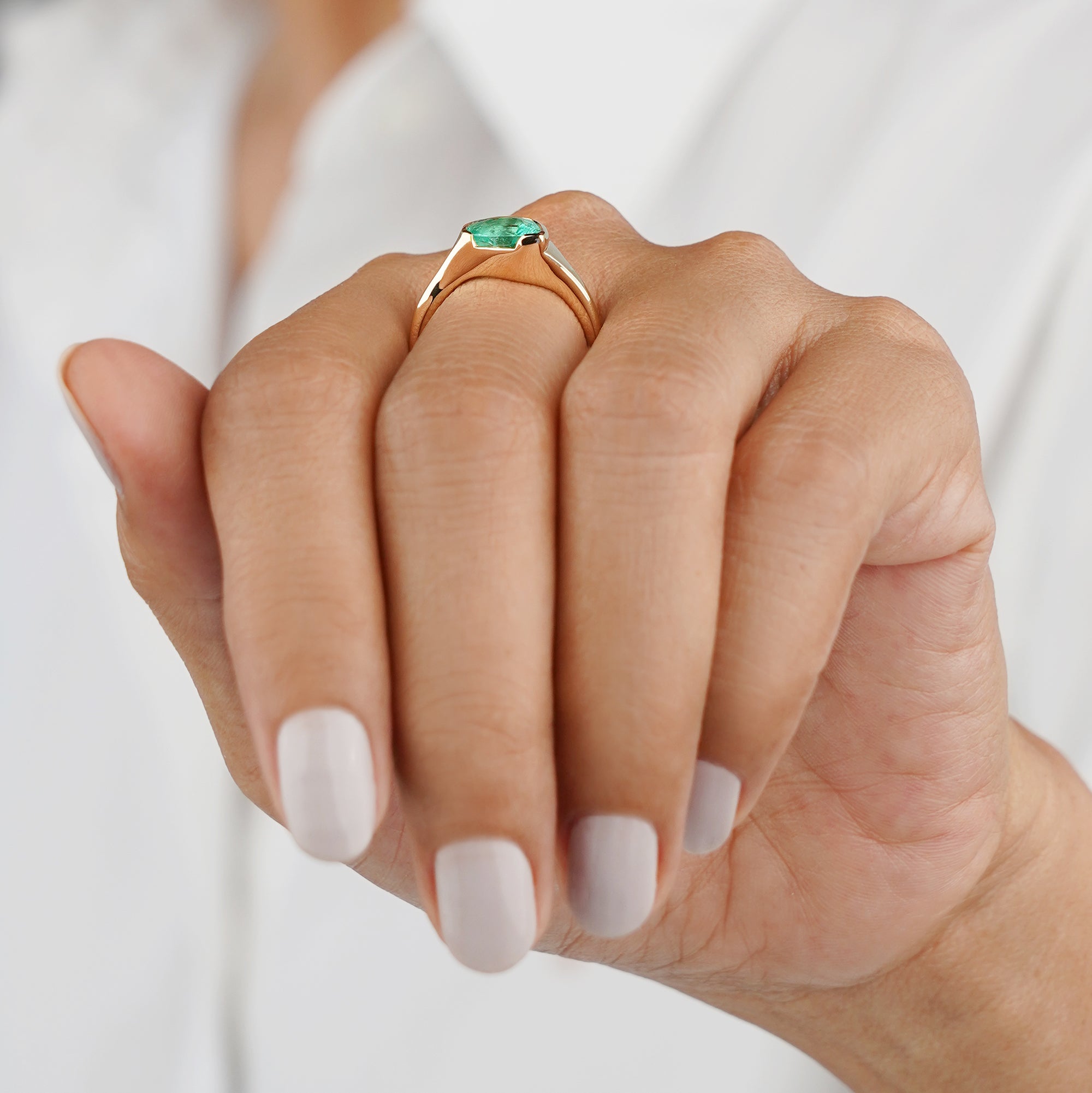 2 Carat Pear-shaped Colombian Emerald Wavy Diagonal Ring - Solid 14K Yellow Gold
