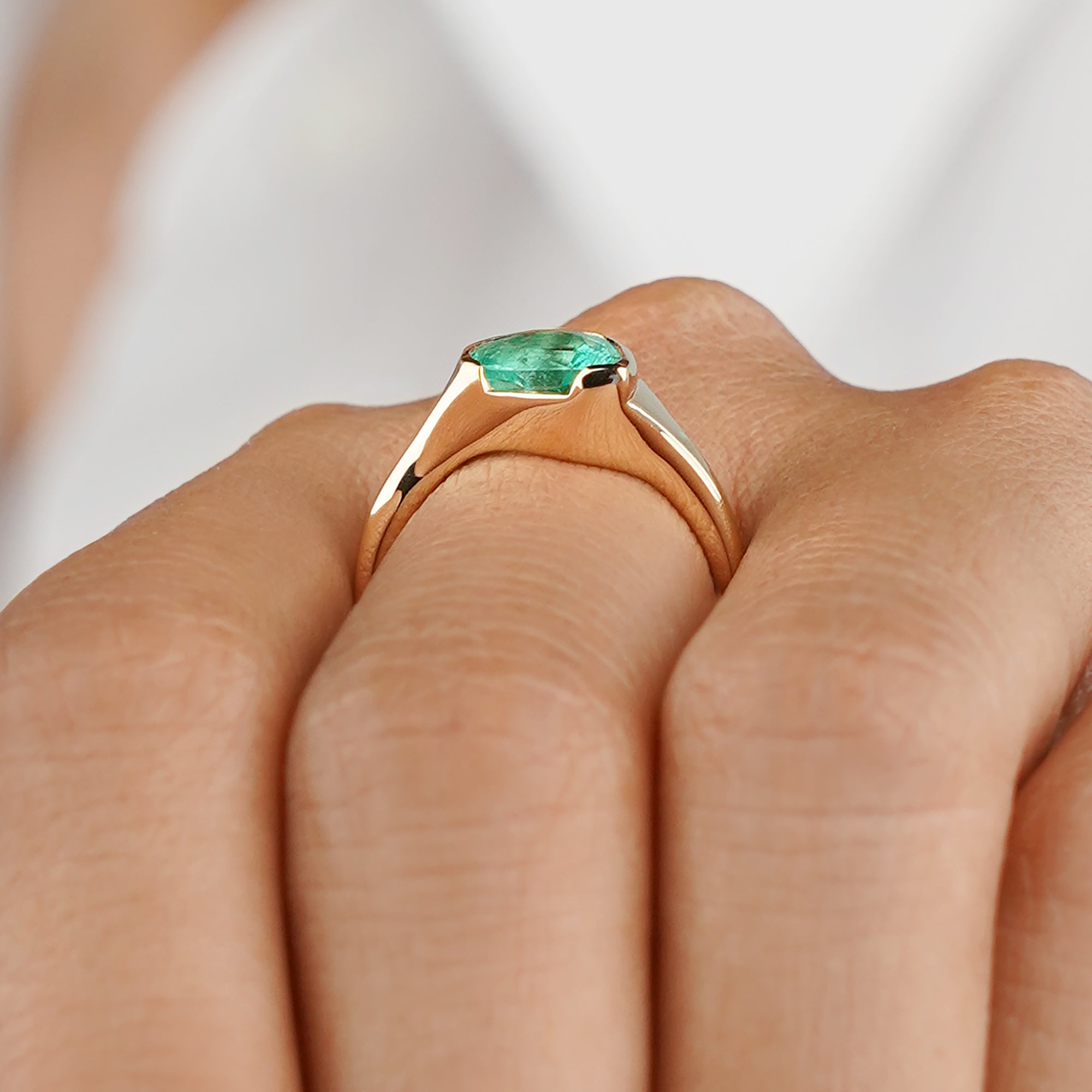2 Carat Pear-shaped Colombian Emerald Wavy Diagonal Ring - Solid 14K Yellow Gold