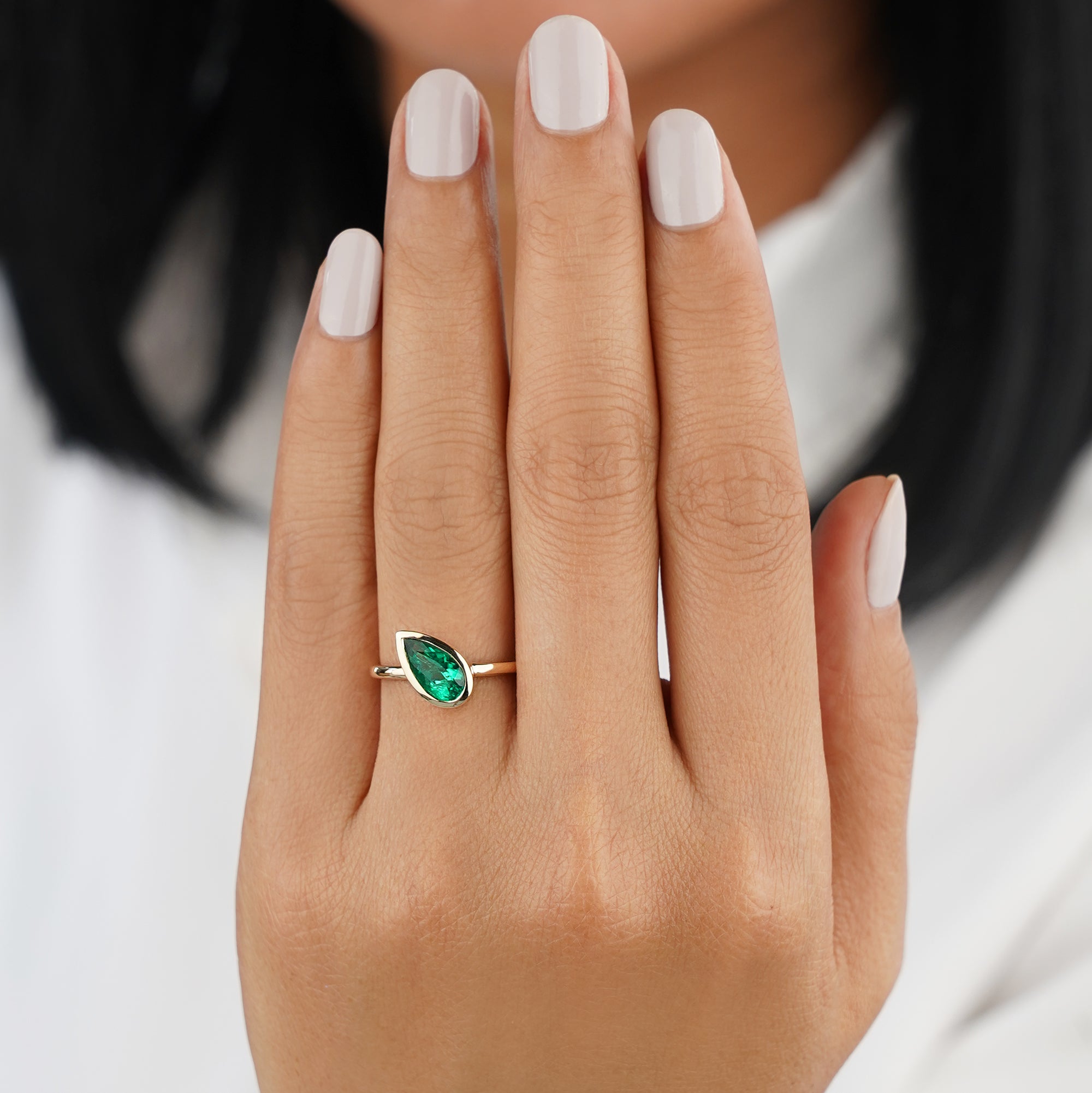 1.03 Carat Pear-shaped Brazilian Emerald Diagonal Ring - Solid 14K Yellow Gold