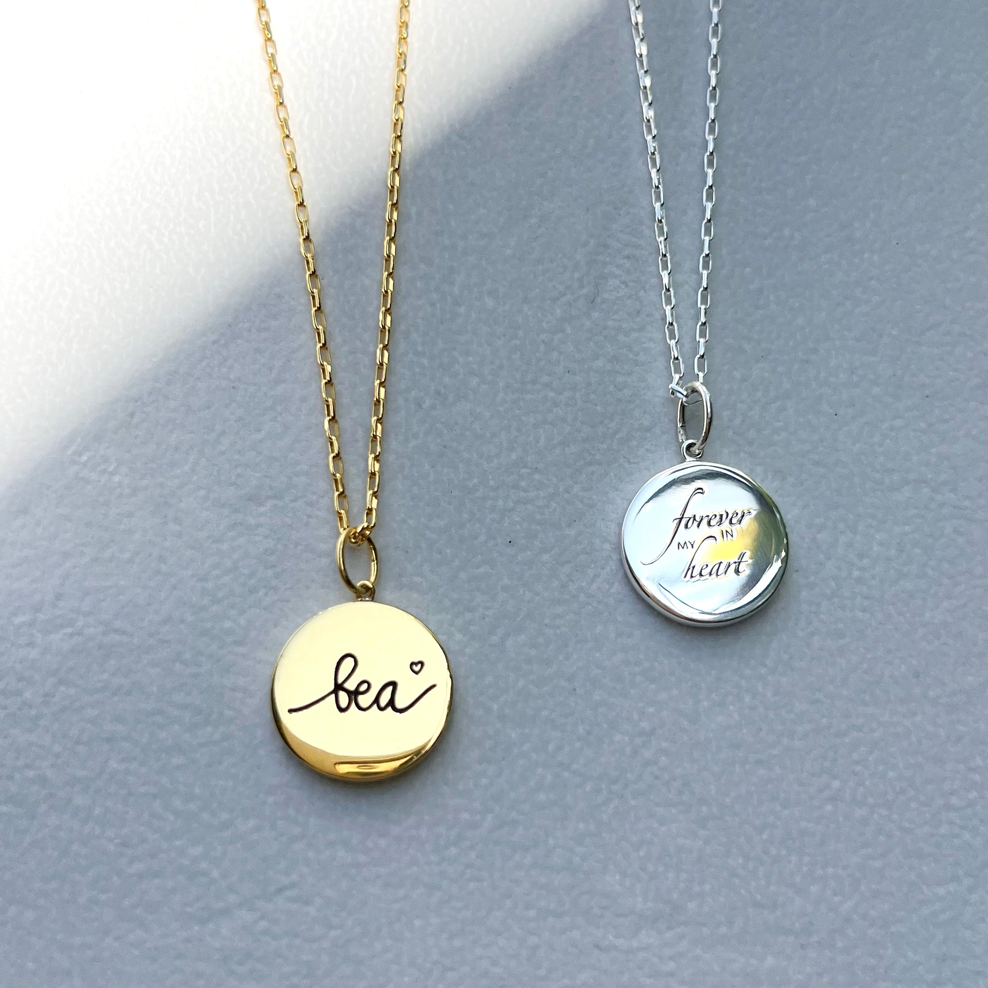 Personalized One Round Pendant Necklace Gold With Engraves