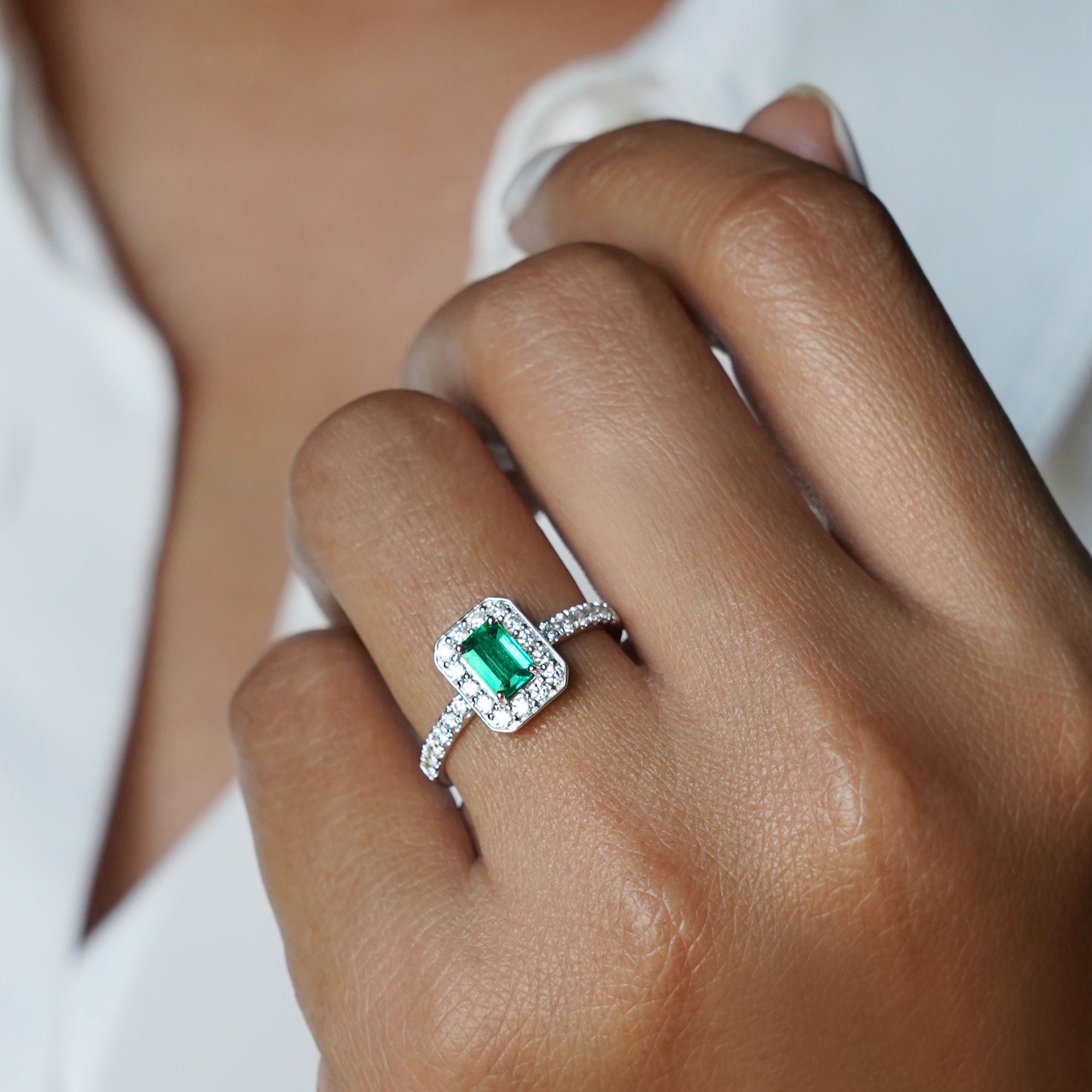 Emerald And Diamond Ring 29 Solid 18K White Gold